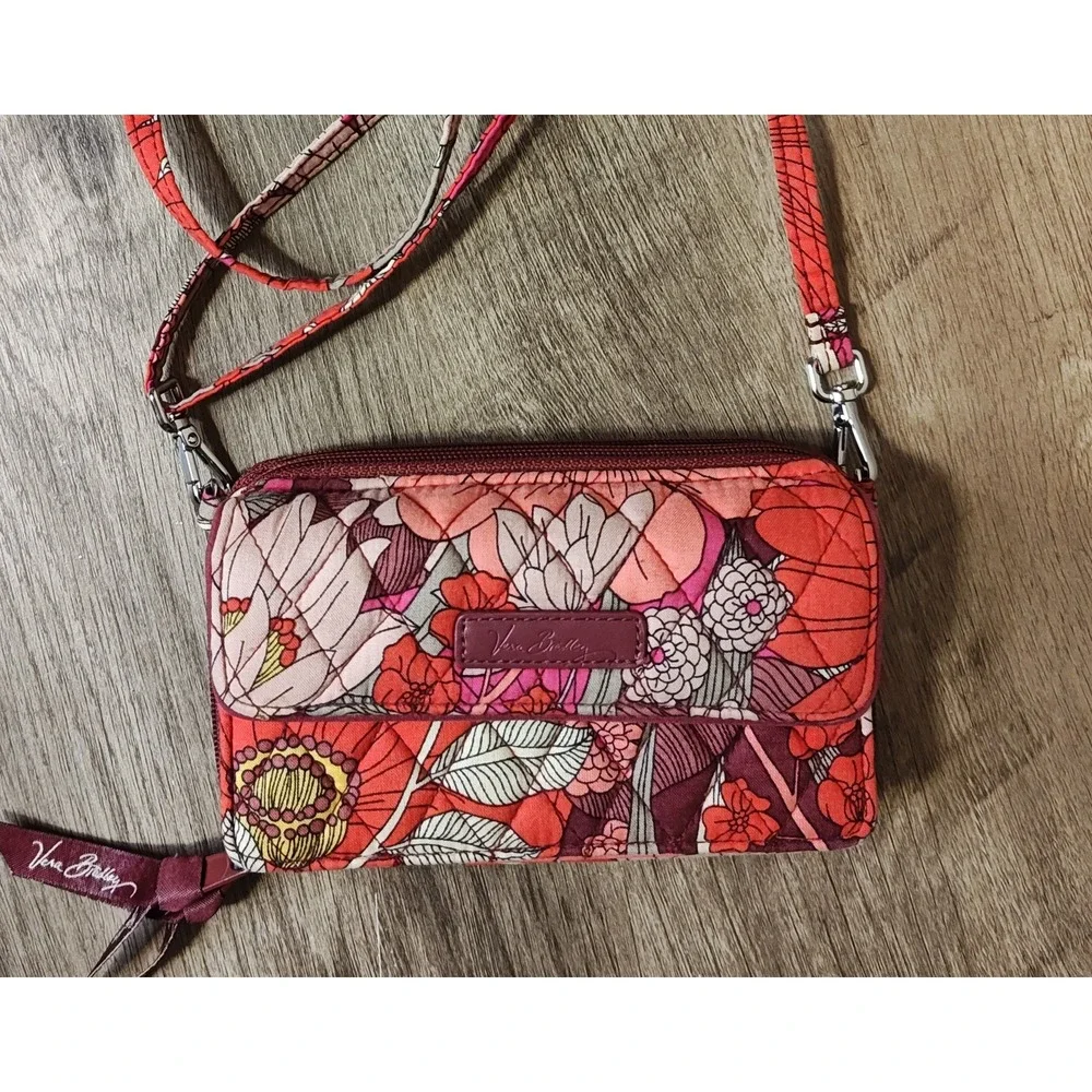 Vera Bradley Floral Quilted Wallet Wristlet Womens‎ OS Red Pink Crossbody Purse